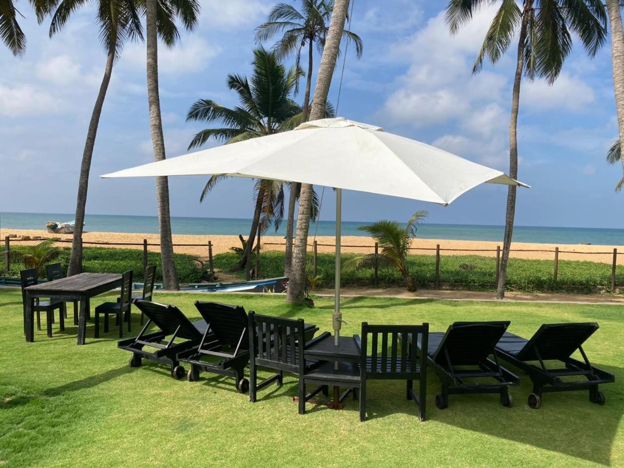 Soluna Beach Resort Marawila Bagian luar foto